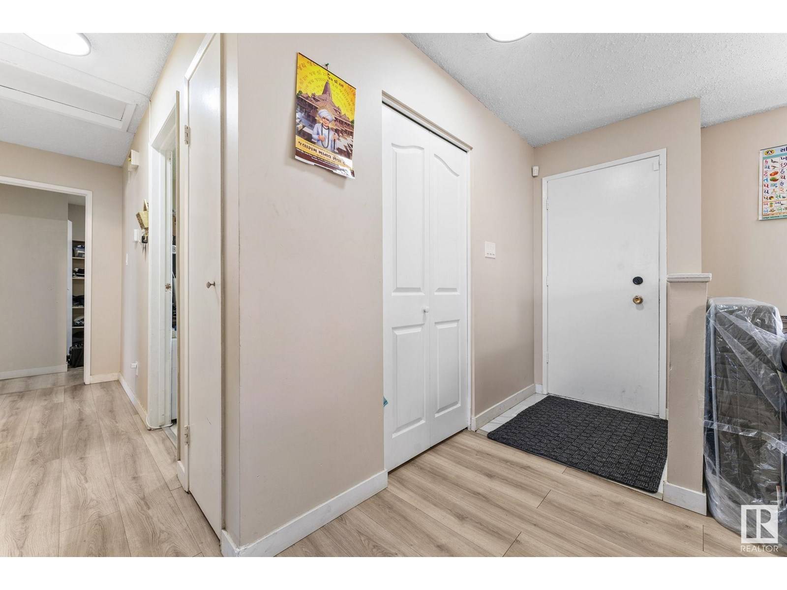 Edmonton, AB T6K2G4,363 KNOTTWOOD RD W NW