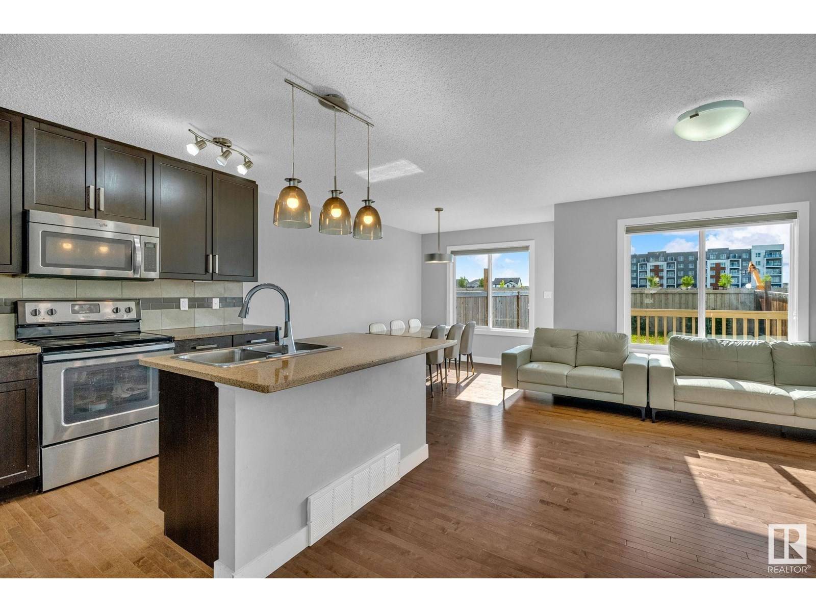 Edmonton, AB T6W3A1,4536 ALWOOD WY SW