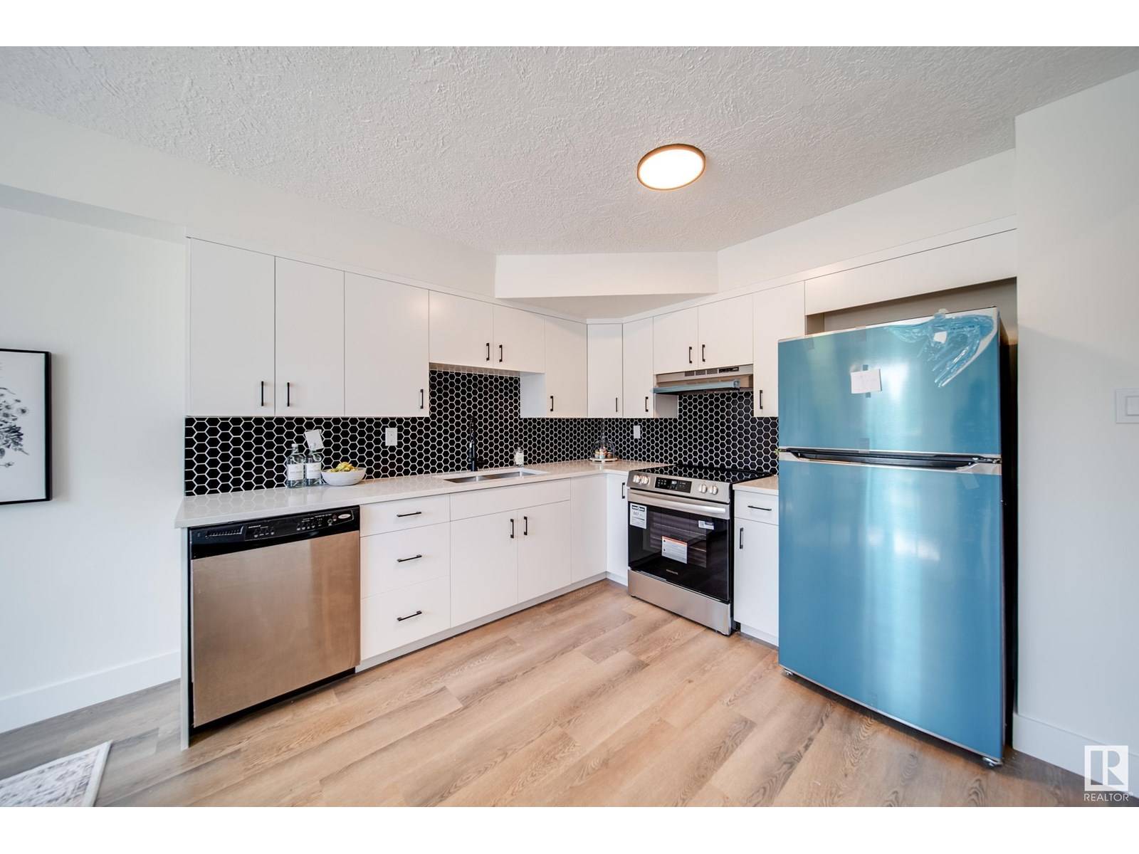 Edmonton, AB T5Y1B6,13888 24 ST NW