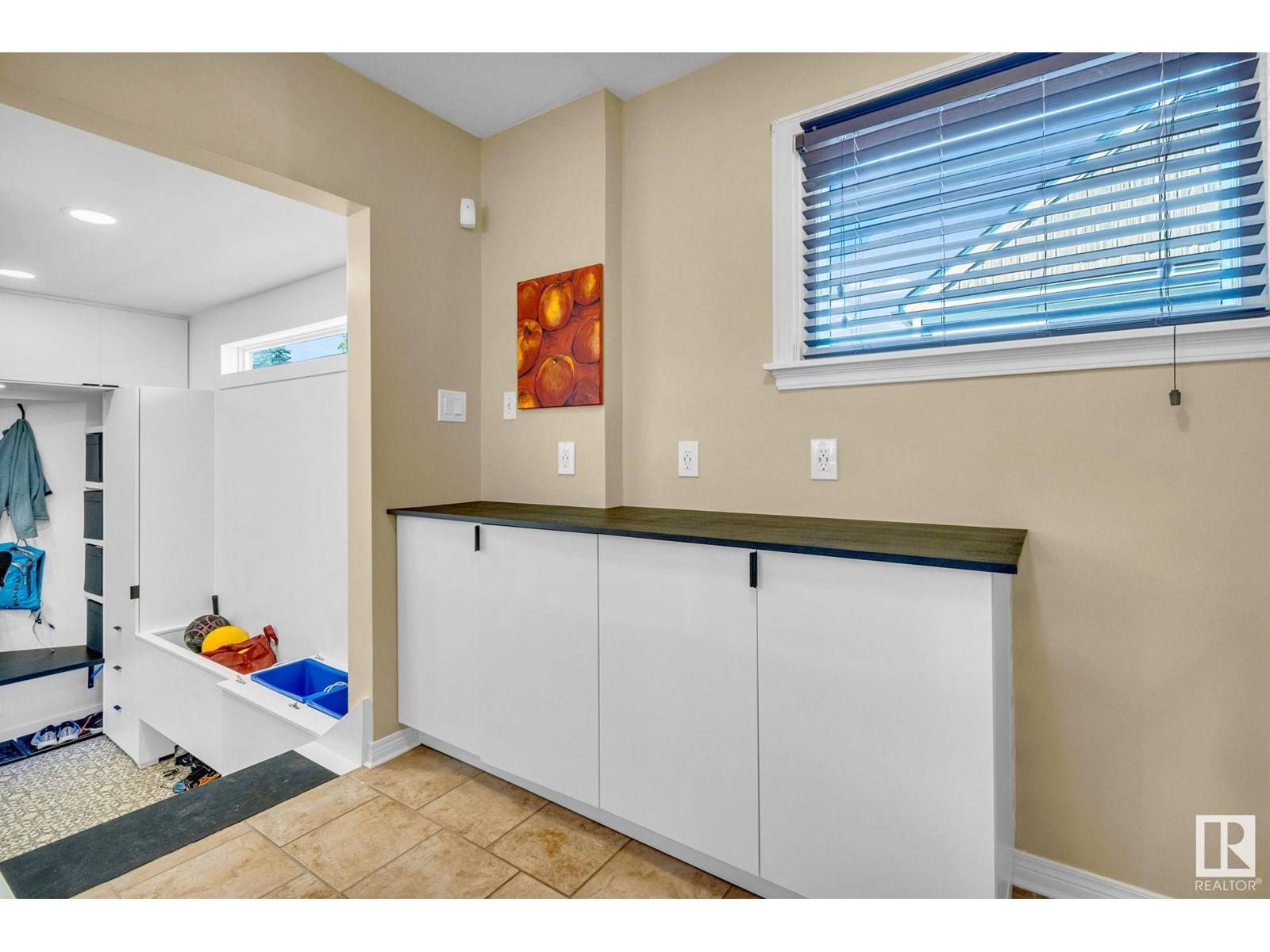 Edmonton, AB T5H3N6,10950 117 ST NW