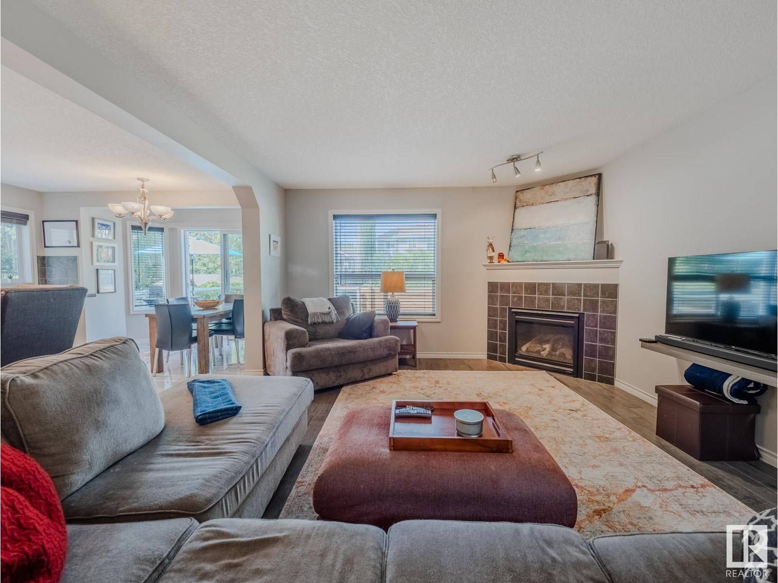 Edmonton, AB T6M0G4,21116 46 AV NW