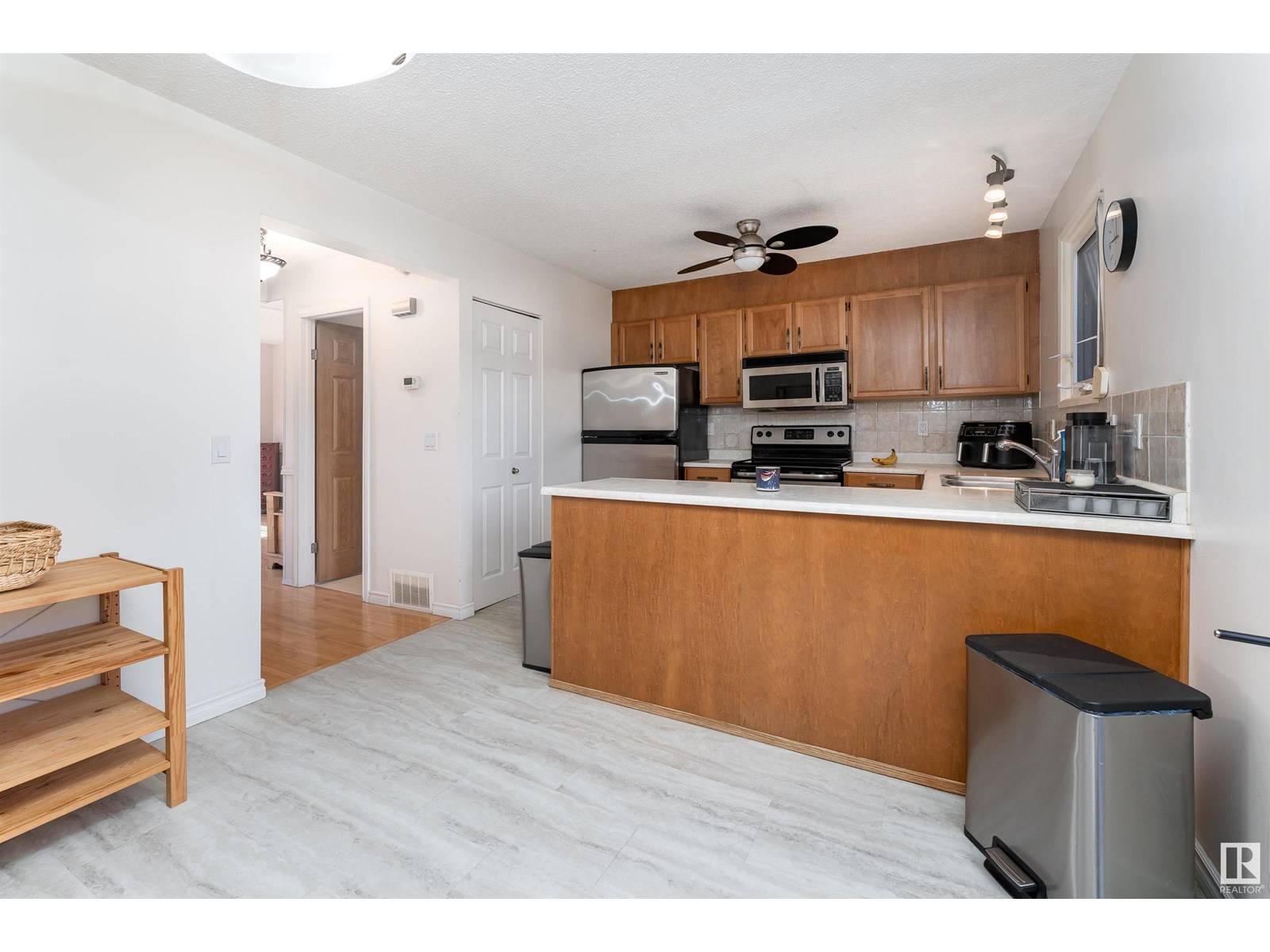 Edmonton, AB T5Y1Y9,15112 22 ST NW