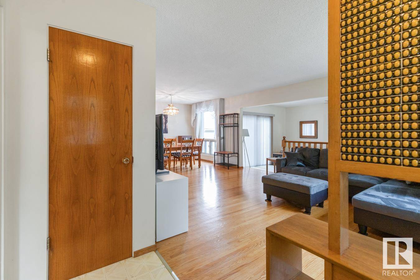 Edmonton, AB T5P0T3,16443 104A AV NW