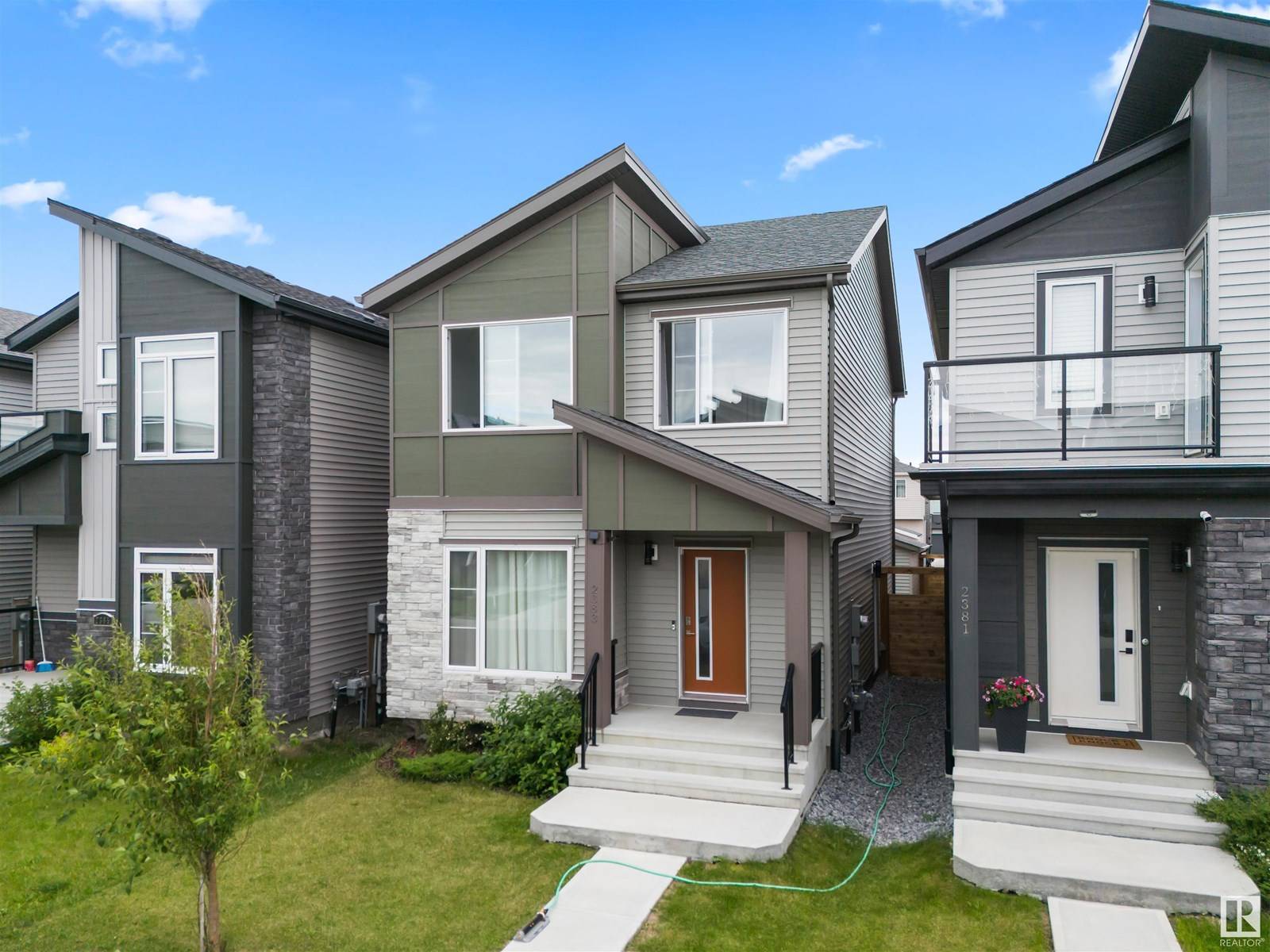 Edmonton, AB T6W4G3,2383 KELLY CI SW