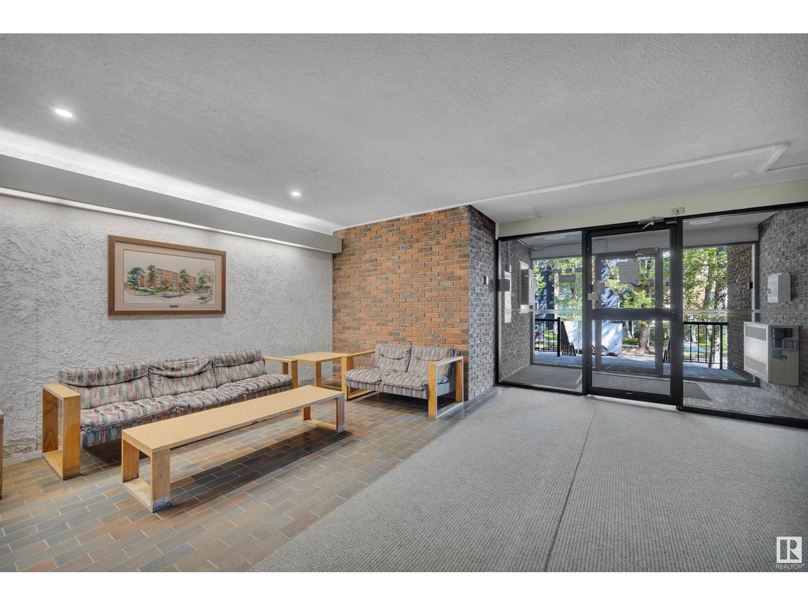 Edmonton, AB T6G0X1,#105 11011 86 AV NW
