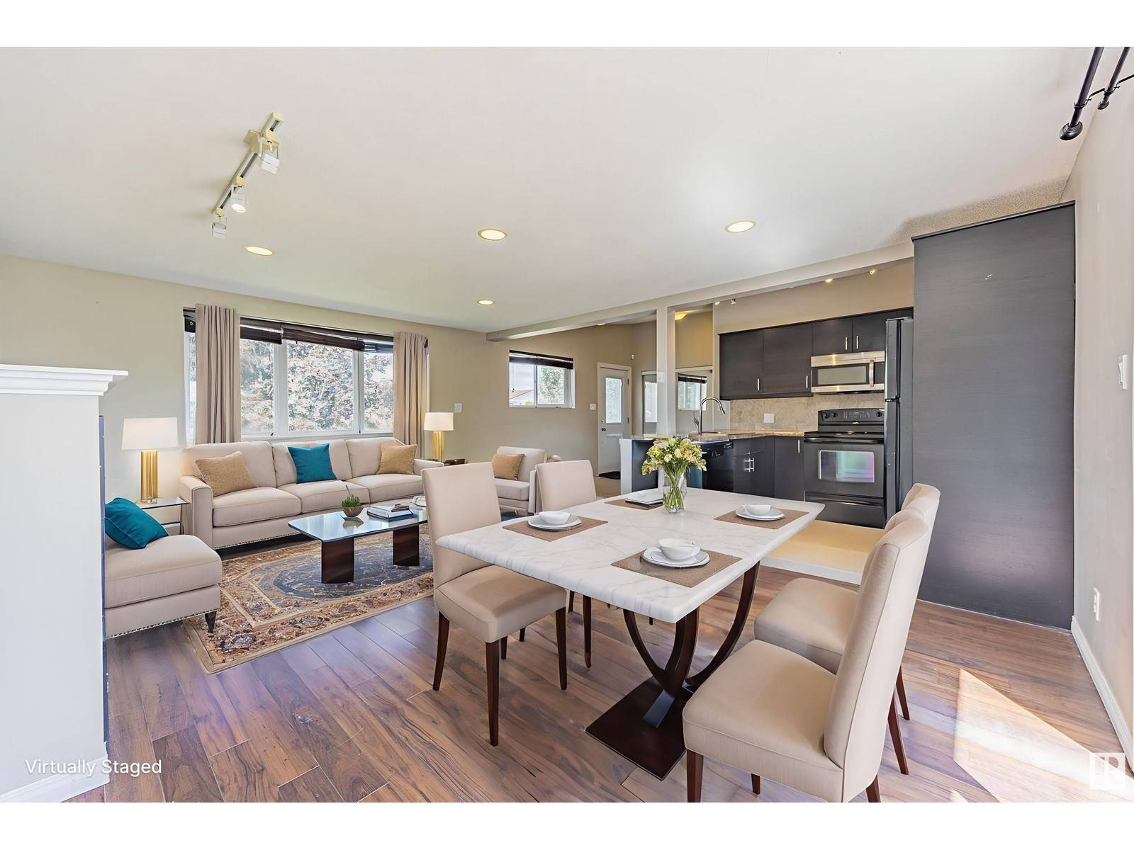 Edmonton, AB T5C2K3,7119 136 AV NW