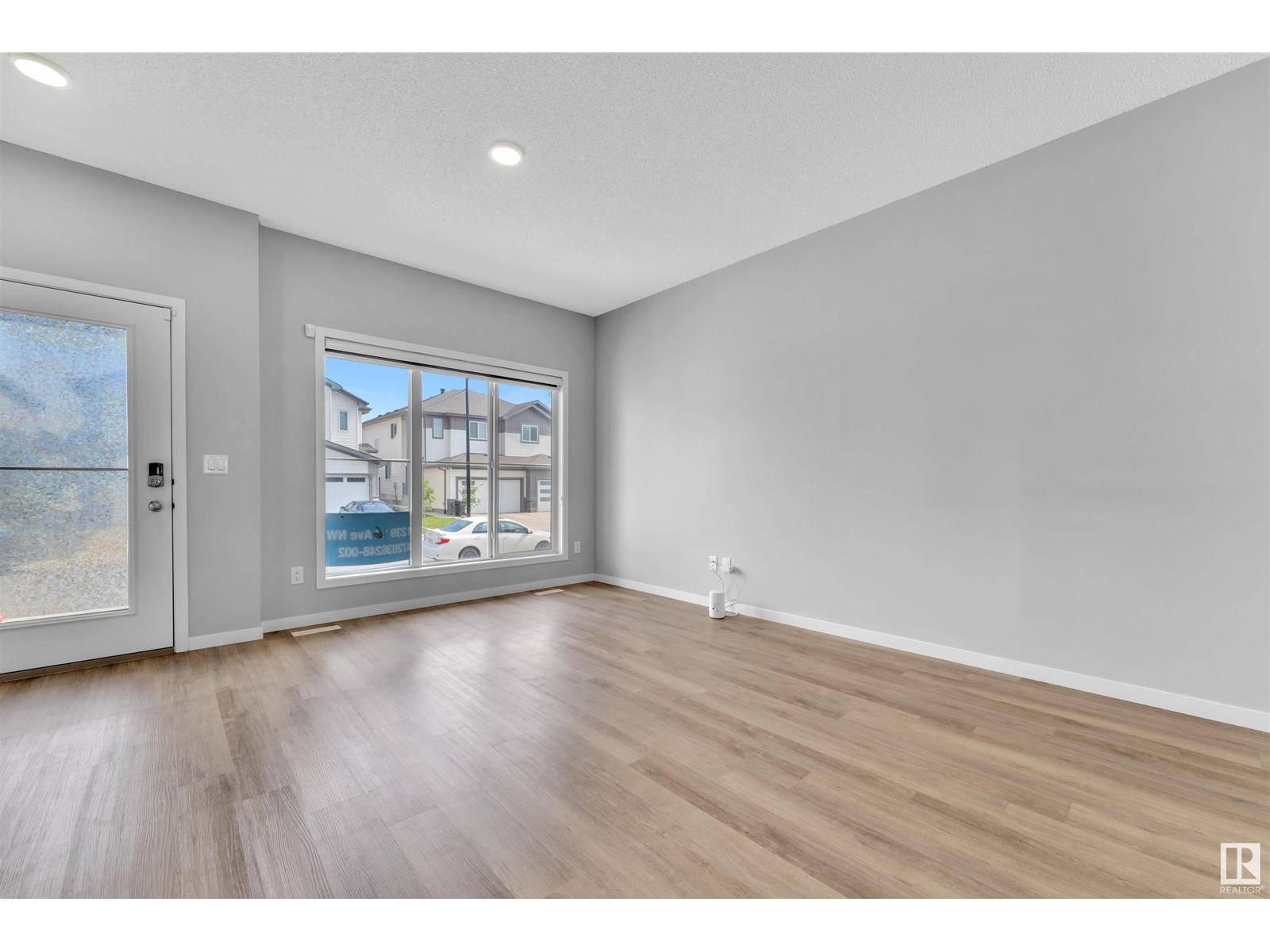 Edmonton, AB T5J3S9,1239 16 AV NW