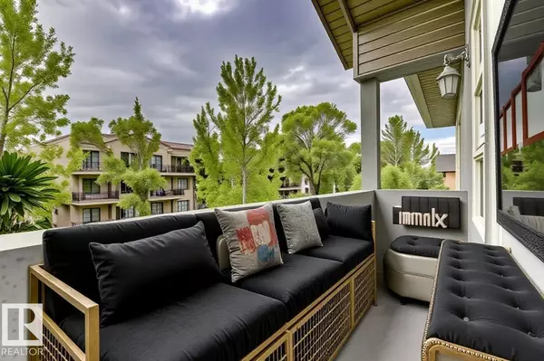 Edmonton, AB T6E1A3,10806 72 AV NW