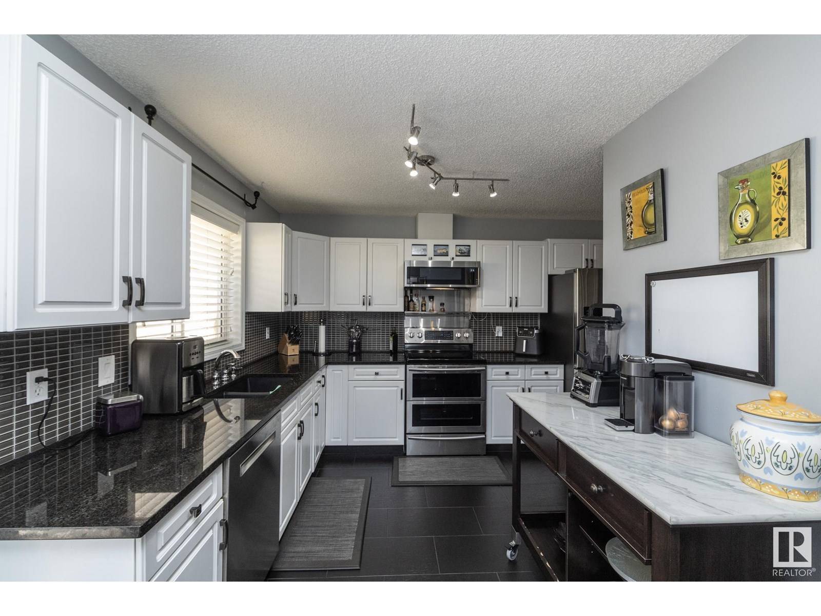 Edmonton, AB T6J7B7,#31 11717 9B AV NW