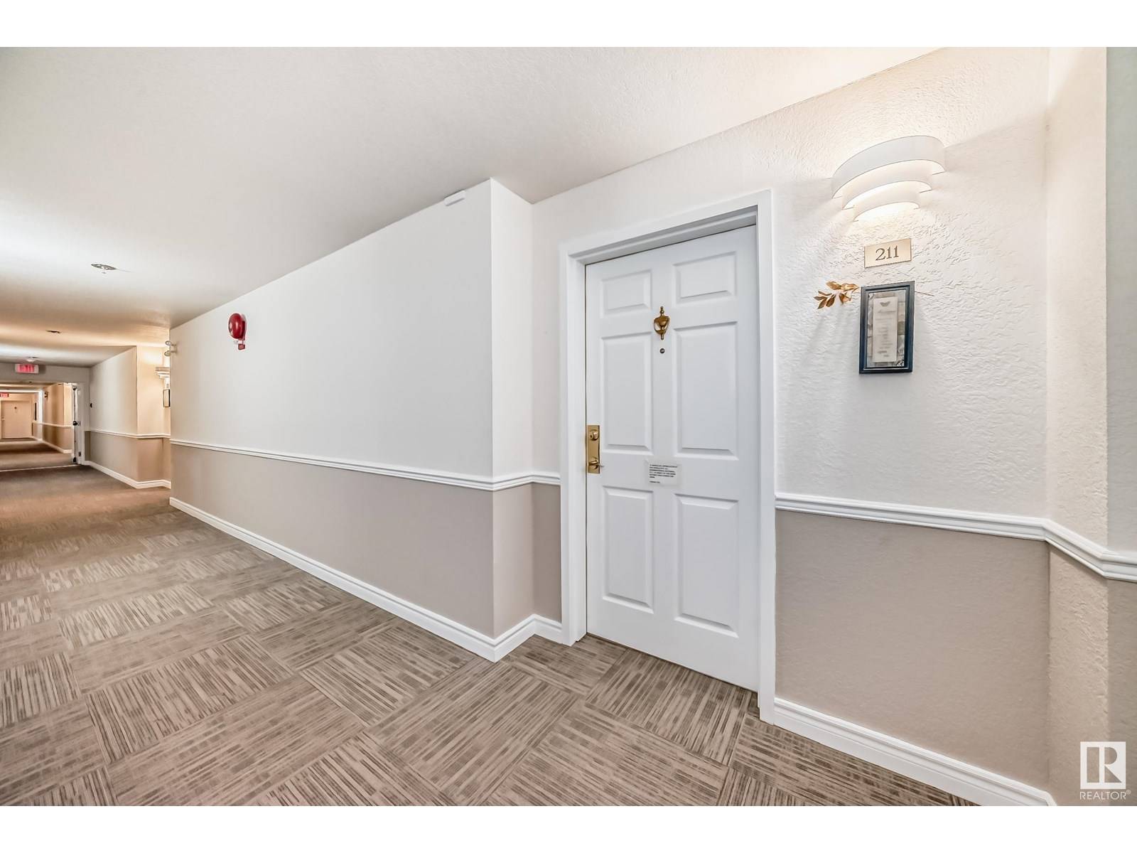 Edmonton, AB T6J6X2,#211 10915 21 AV NW