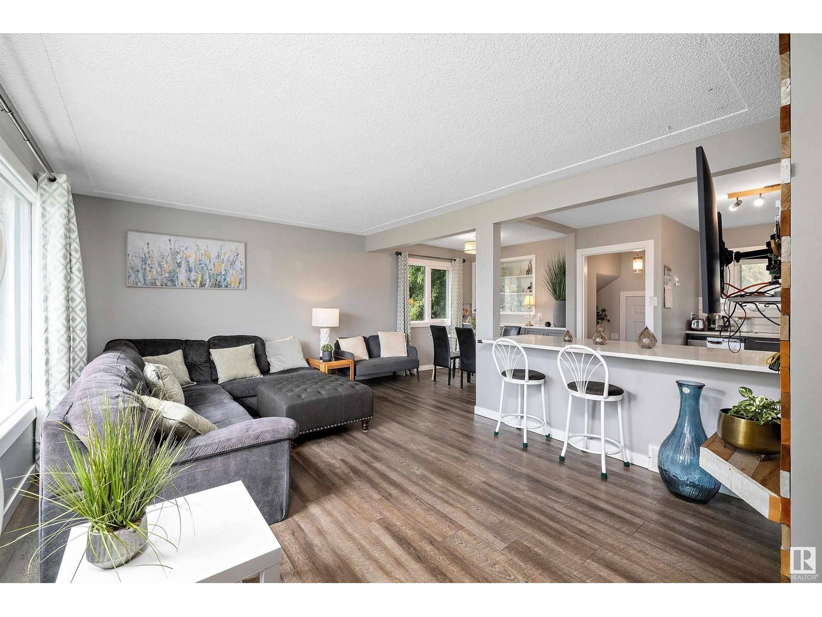 Edmonton, AB T6B1G7,9444 52 ST NW