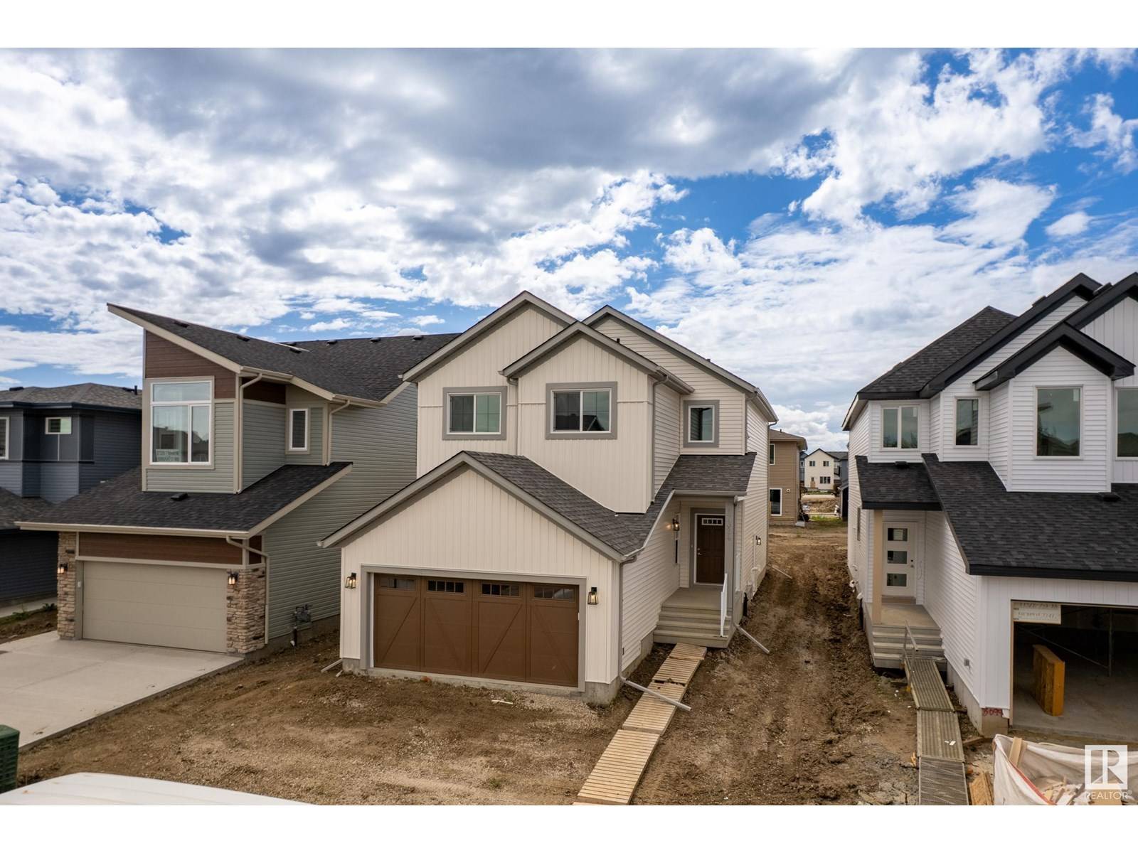 Edmonton, AB T5Y4E8,17324 7 ST NE