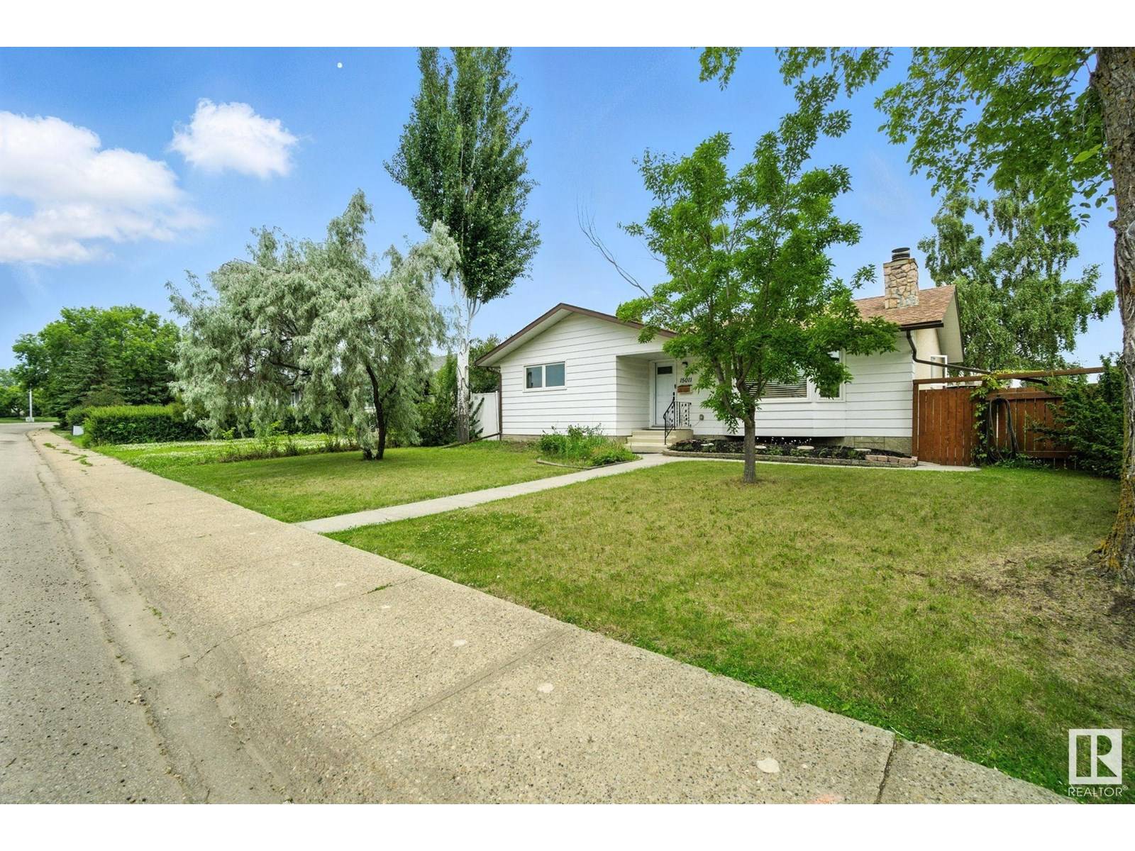 Edmonton, AB T5E3Z3,15011 95 ST NW