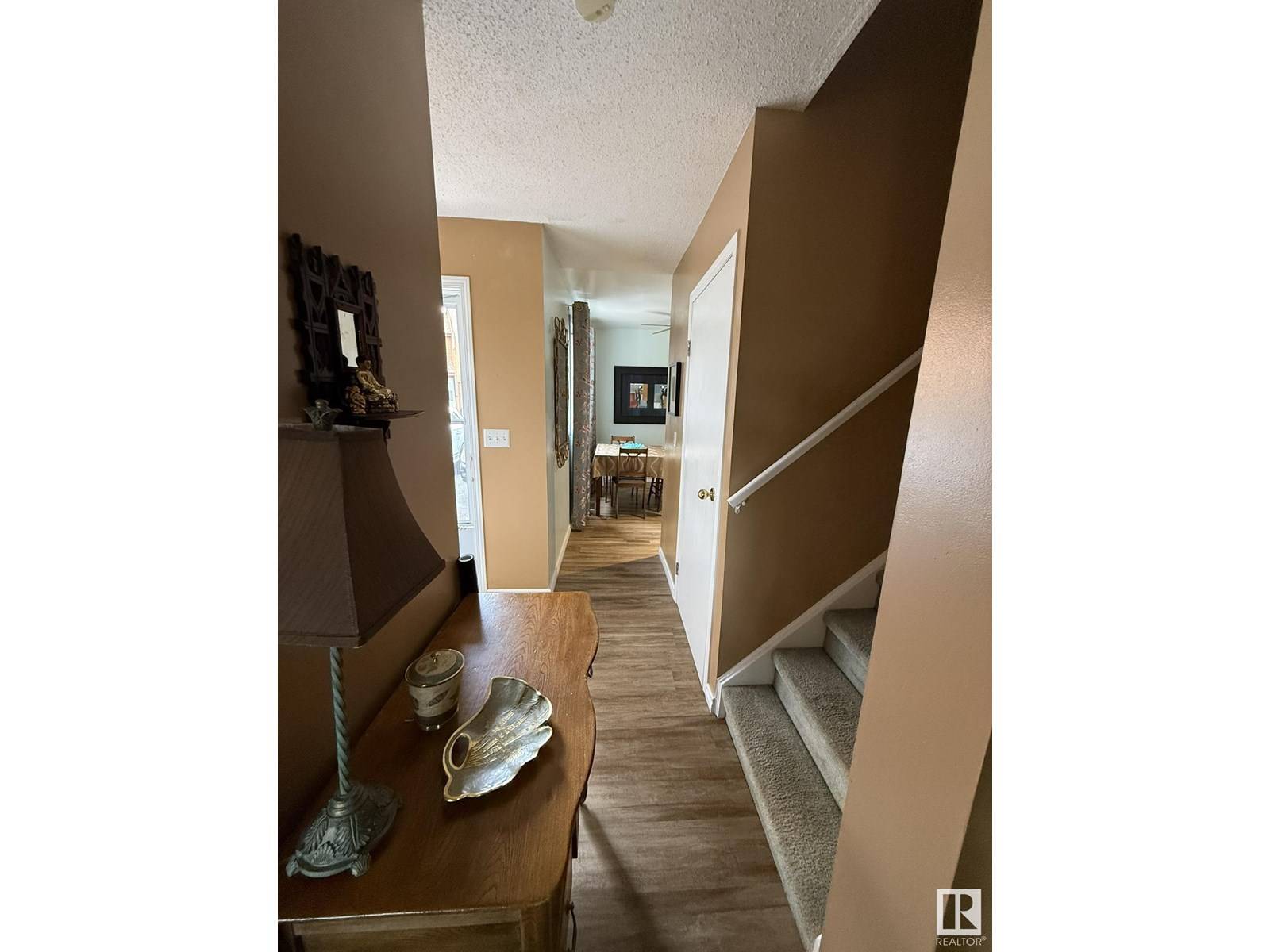 Edmonton, AB T5T2M3,18525 66 AV NW