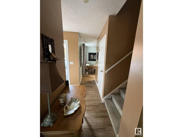 Edmonton, AB T5T2M3,18525 66 AV NW