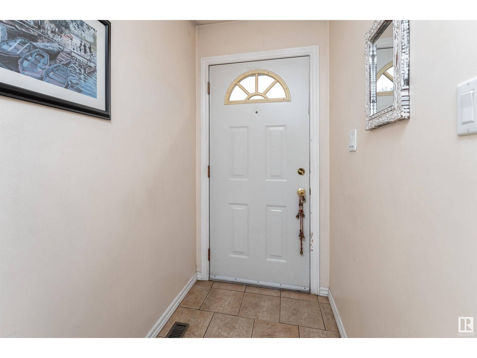 Edmonton, AB T5Y1R4,3195 139 AV NW
