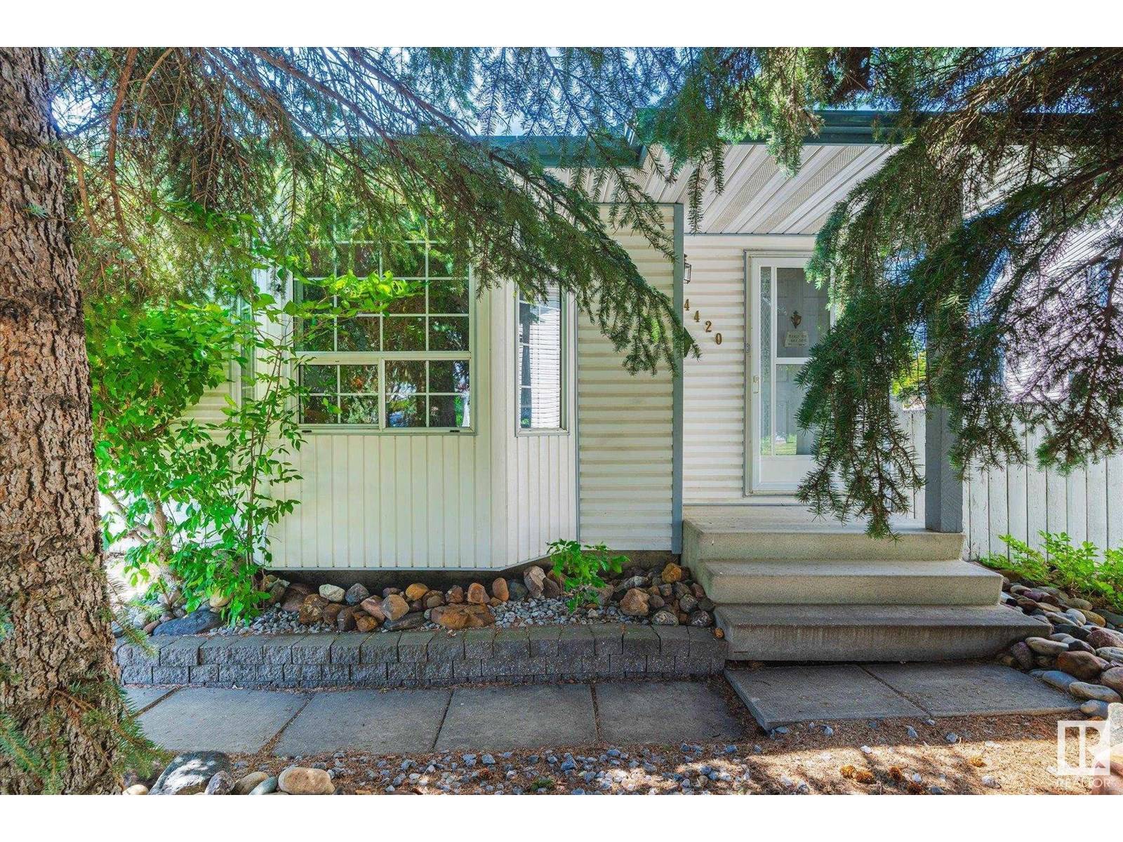 4420 36A ST NW, Edmonton, AB T6L6K5