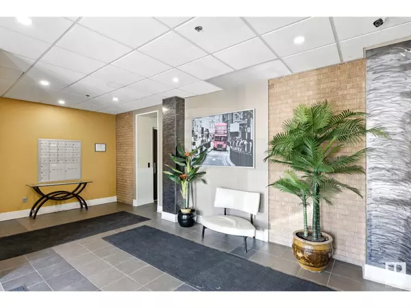 Edmonton, AB T5H0L9,#204 11633 105 AV NW