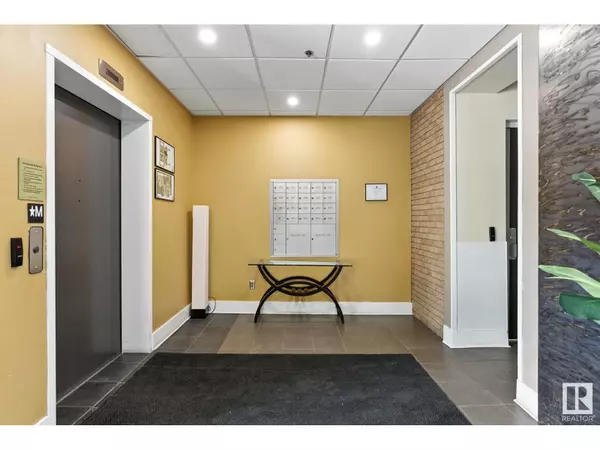 Edmonton, AB T5H0L9,#204 11633 105 AV NW