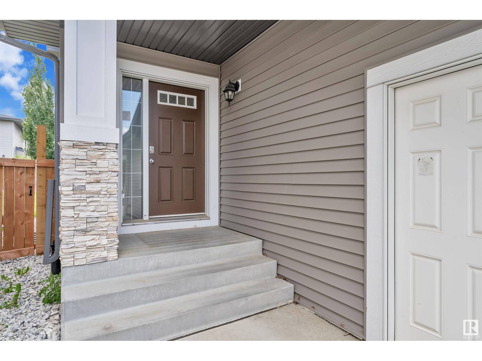 Edmonton, AB T6W3P4,1627 161 ST SW