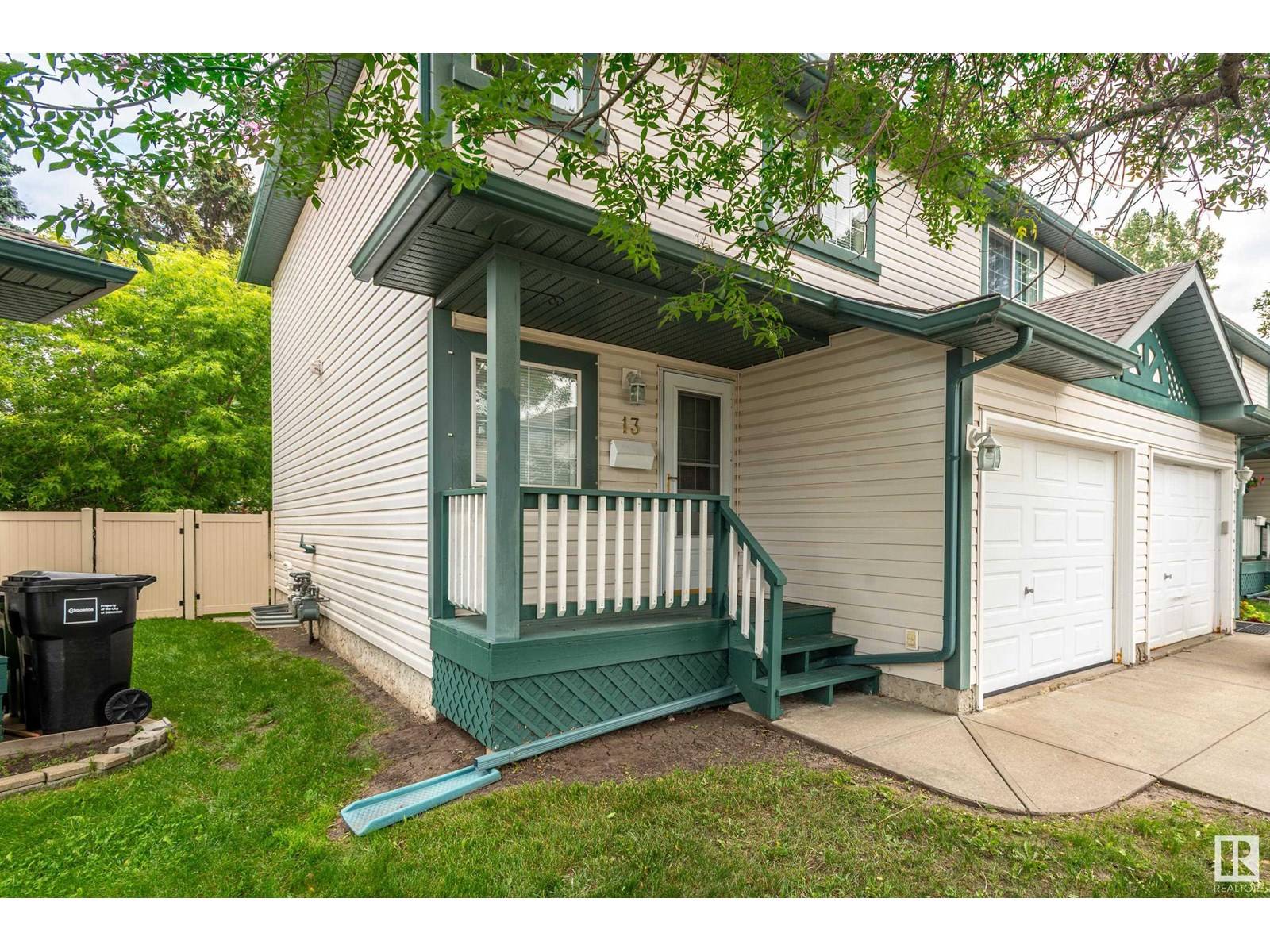 Edmonton, AB T5X5Z3,#13 15215 126 ST NW