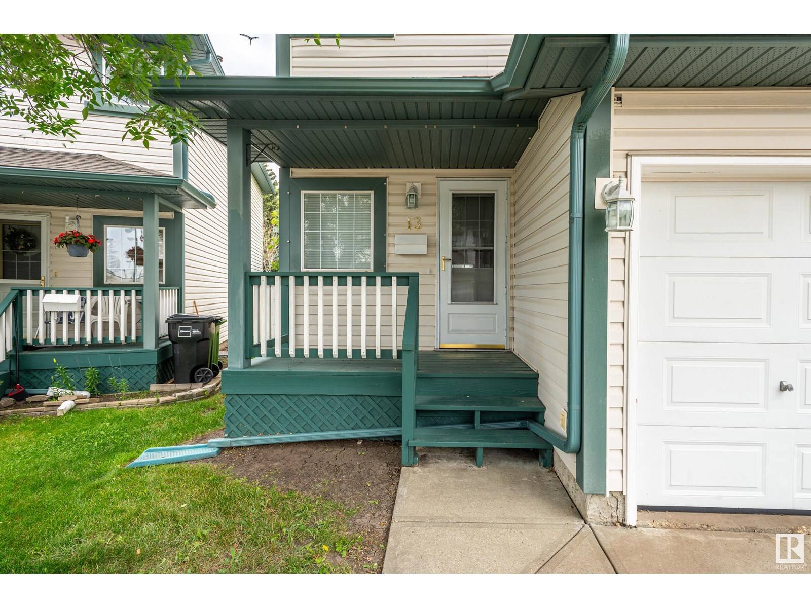 Edmonton, AB T5X5Z3,#13 15215 126 ST NW