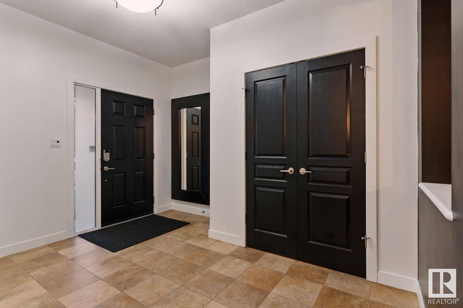 Edmonton, AB T5Z0C4,8827 180 AV NW
