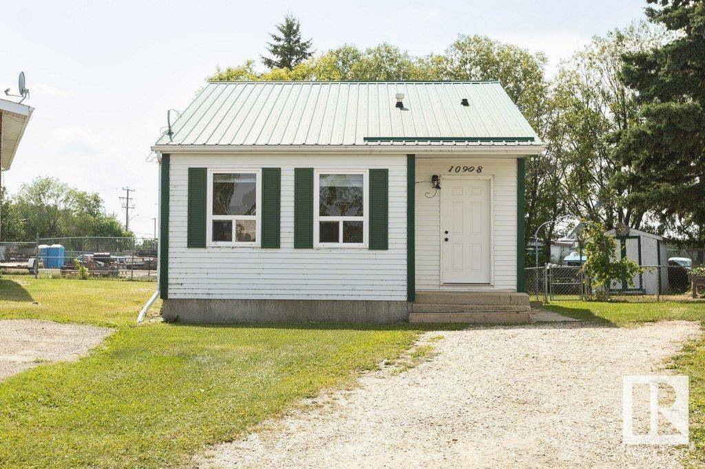10908 105 AV, Westlock, AB T7P1A8
