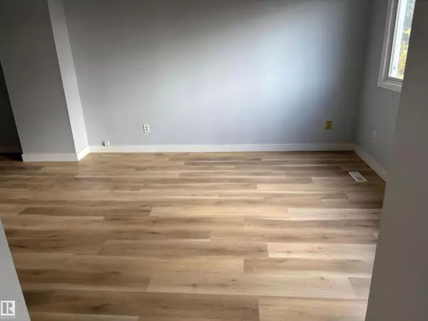 Edmonton, AB T5A3A8,51 MCLEOD PL NW