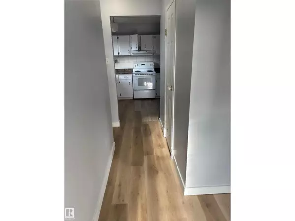 Edmonton, AB T5A3A8,51 MCLEOD PL NW