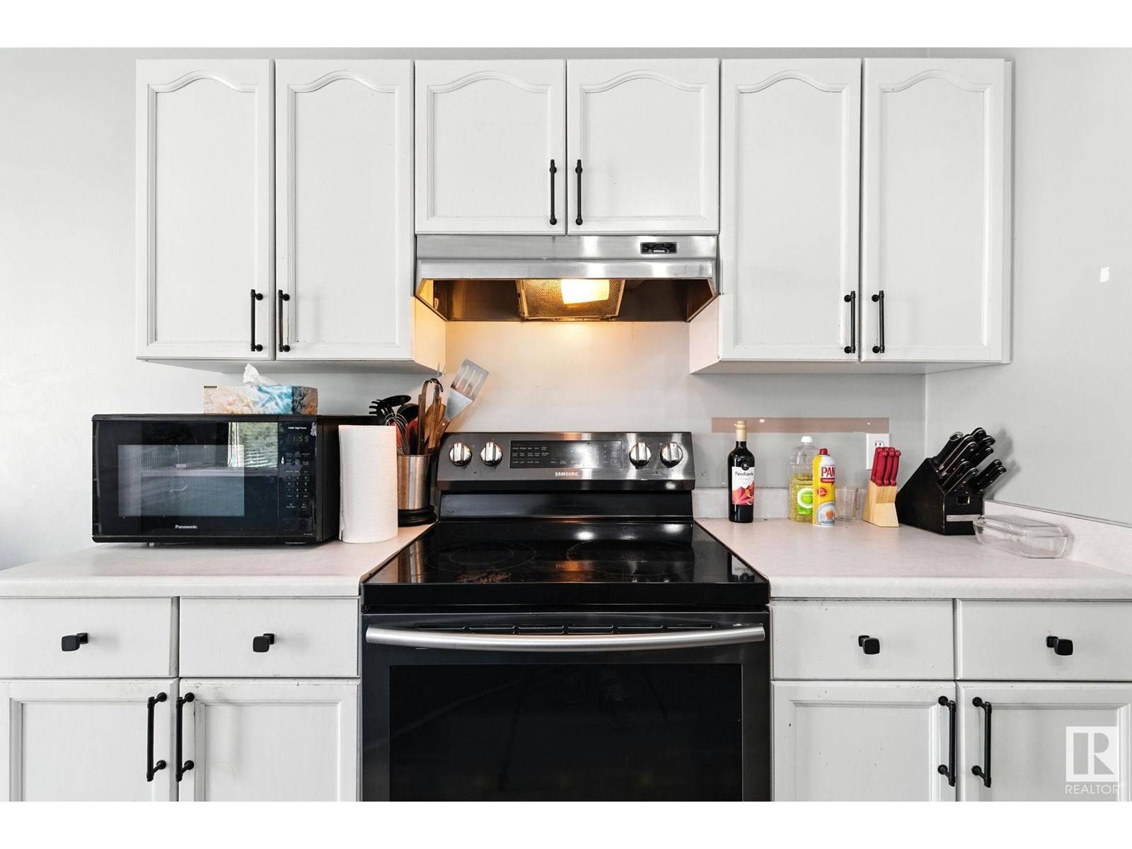 Edmonton, AB T5Y2W2,16225 58 ST NW