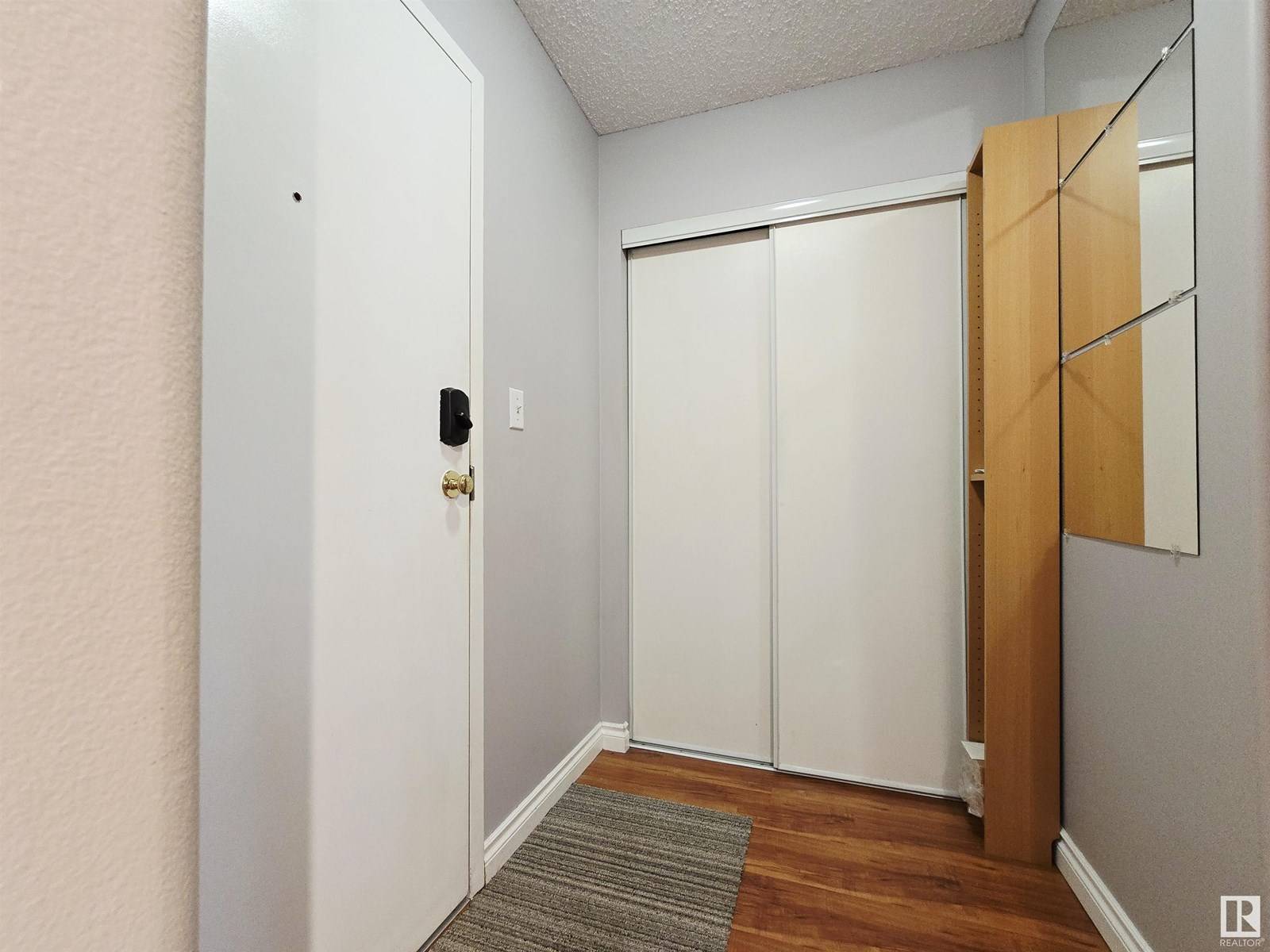 Edmonton, AB T6J7B4,#111 11620 9A AV NW