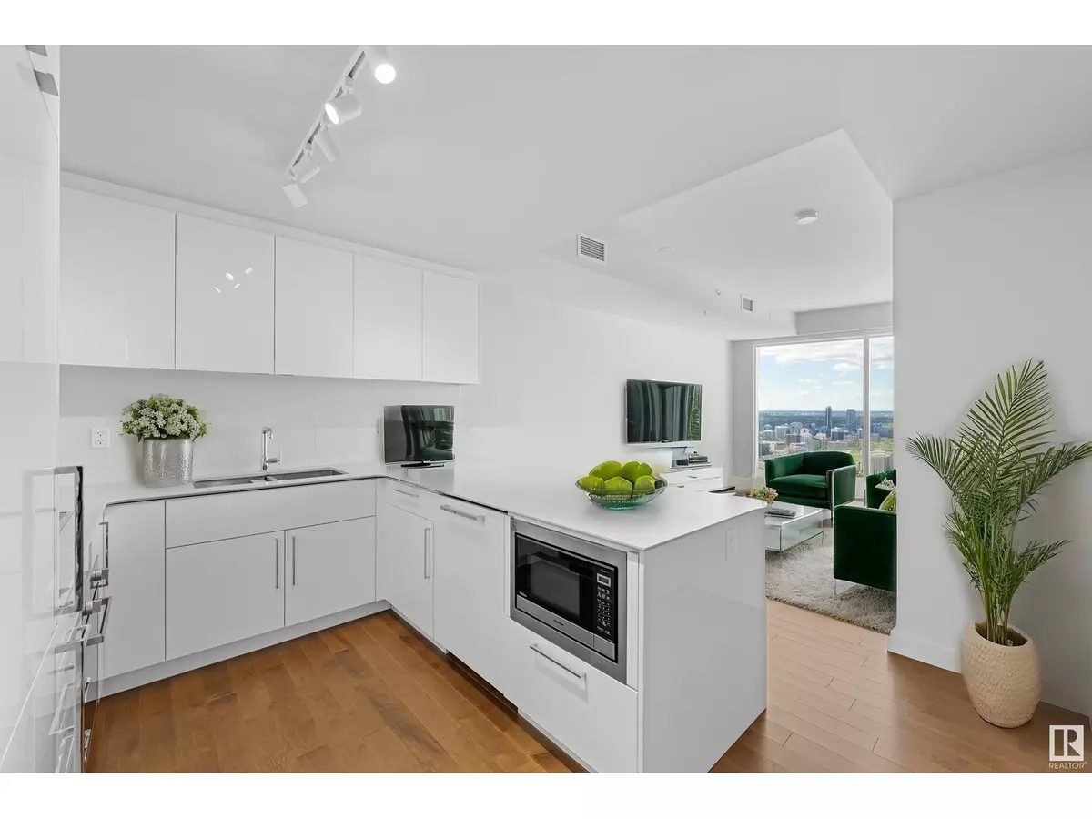 Edmonton, AB T5J0K6,#3310 10360 102 ST NW