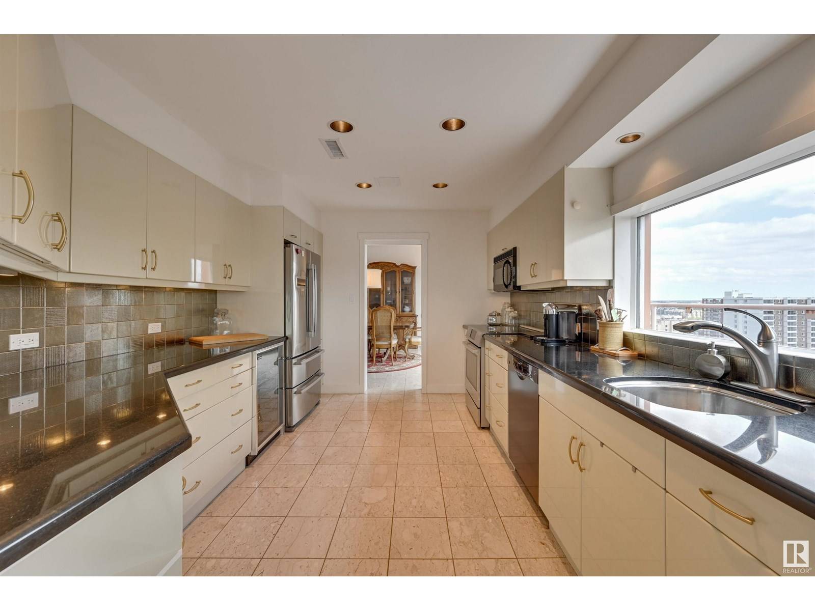 Edmonton, AB T5K1Y8,#1701 10010 119 ST NW