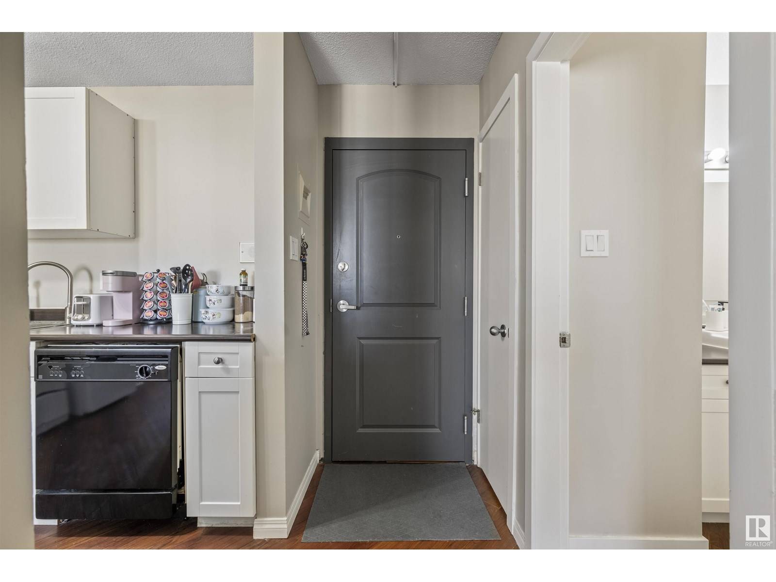 Edmonton, AB T5K1W5,#303 10305 116 ST NW