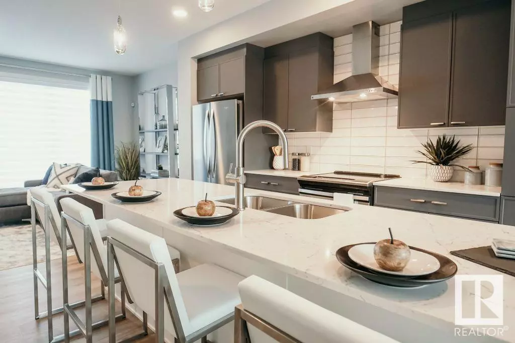 Edmonton, AB T6X3C9,423 33 ST SW