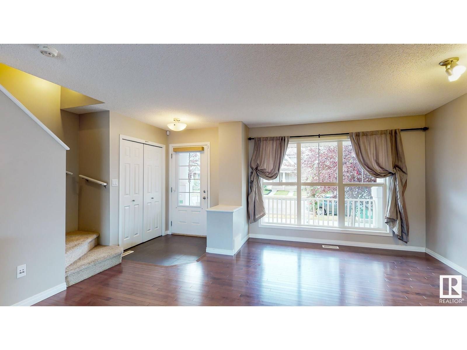 Edmonton, AB T6X0V6,7306 22 AV SW