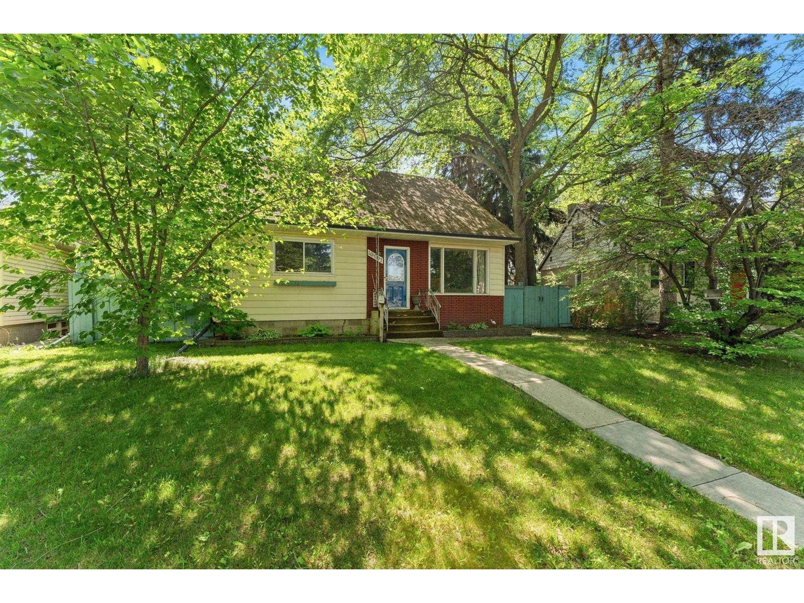 Edmonton, AB T6H1N3,10907 62 AV NW