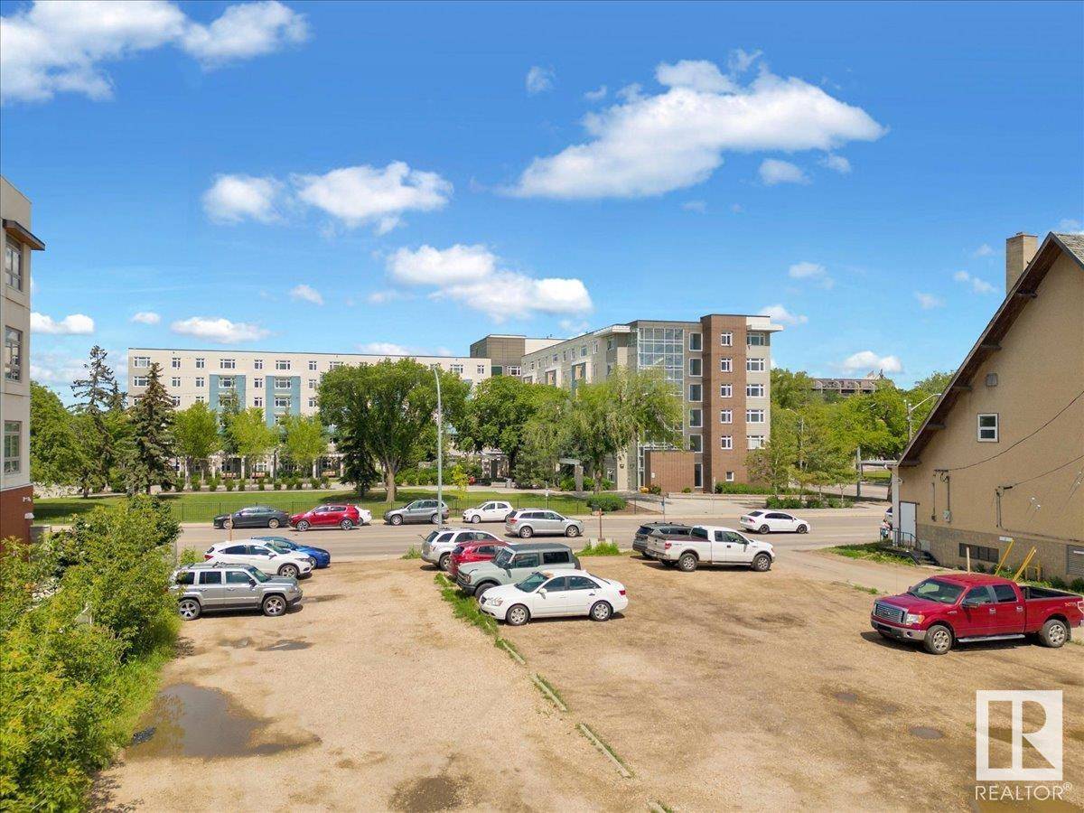 Edmonton, AB T5H0H5,9515 103A AV NW