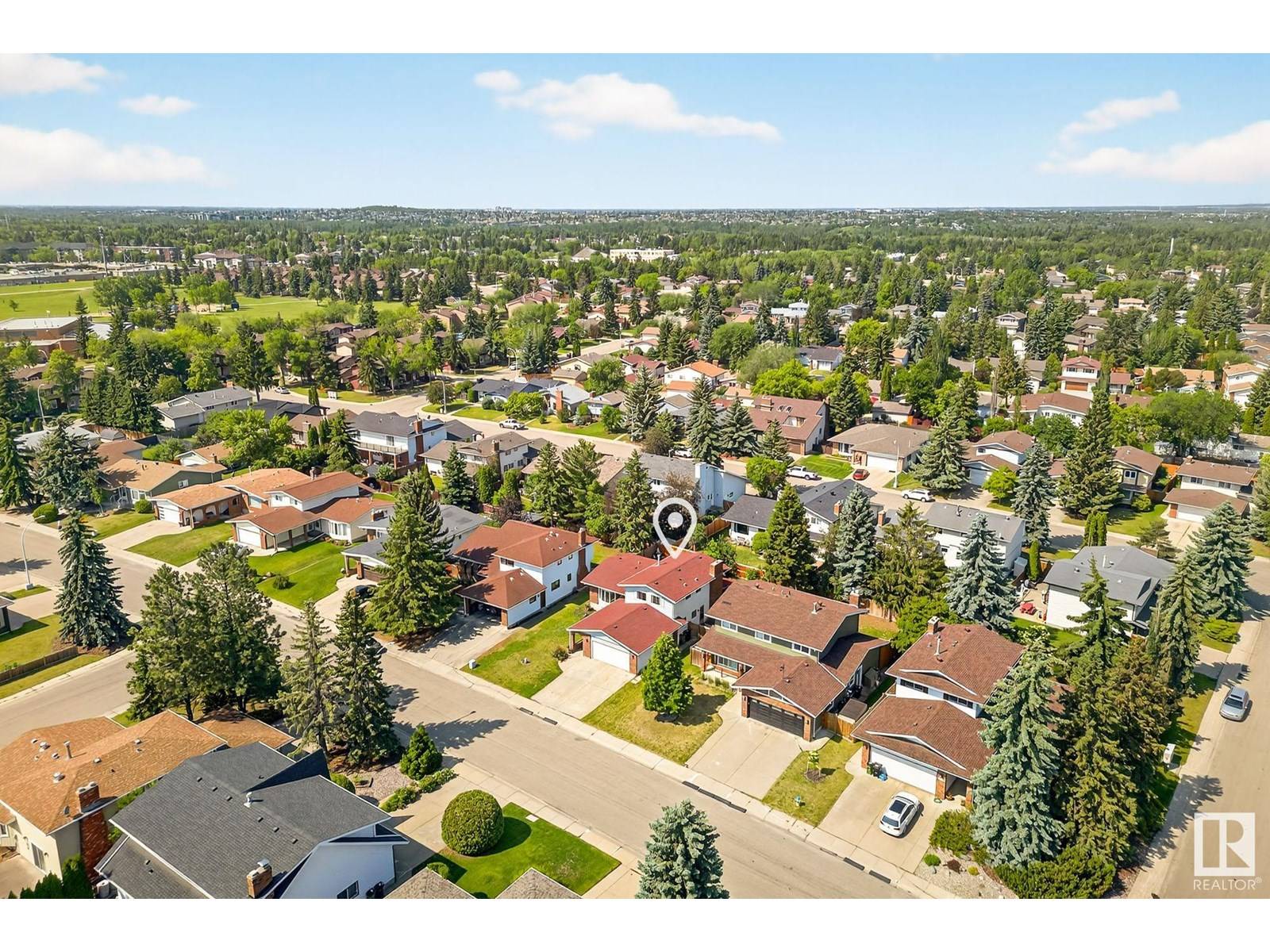 Edmonton, AB T6J3V8,3310 113A ST NW