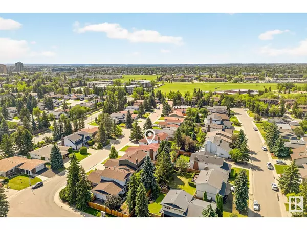 Edmonton, AB T6J3V8,3310 113A ST NW