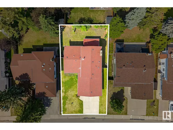 Edmonton, AB T6J3V8,3310 113A ST NW