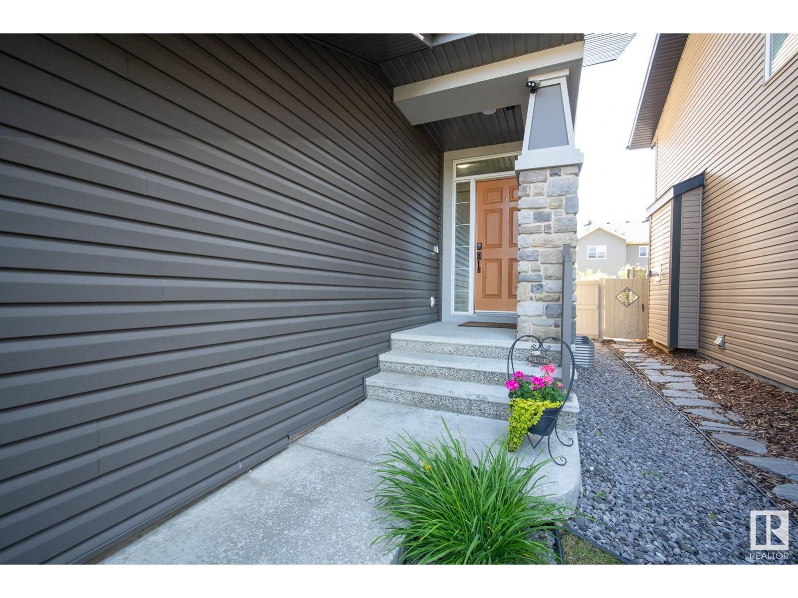 Edmonton, AB T6M0P1,5805 EDWORTHY CV NW