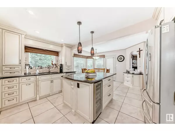 Edmonton, AB T6M1C4,17416 53 AV NW