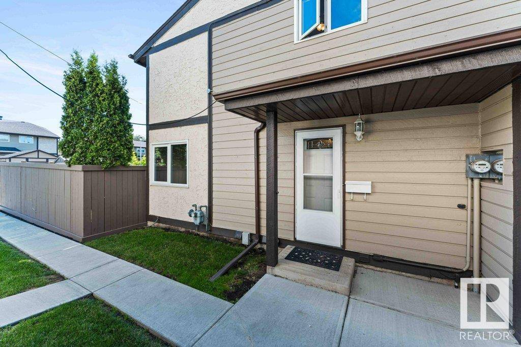 Edmonton, AB T5A4J7,714 CLAREVIEW RD NW