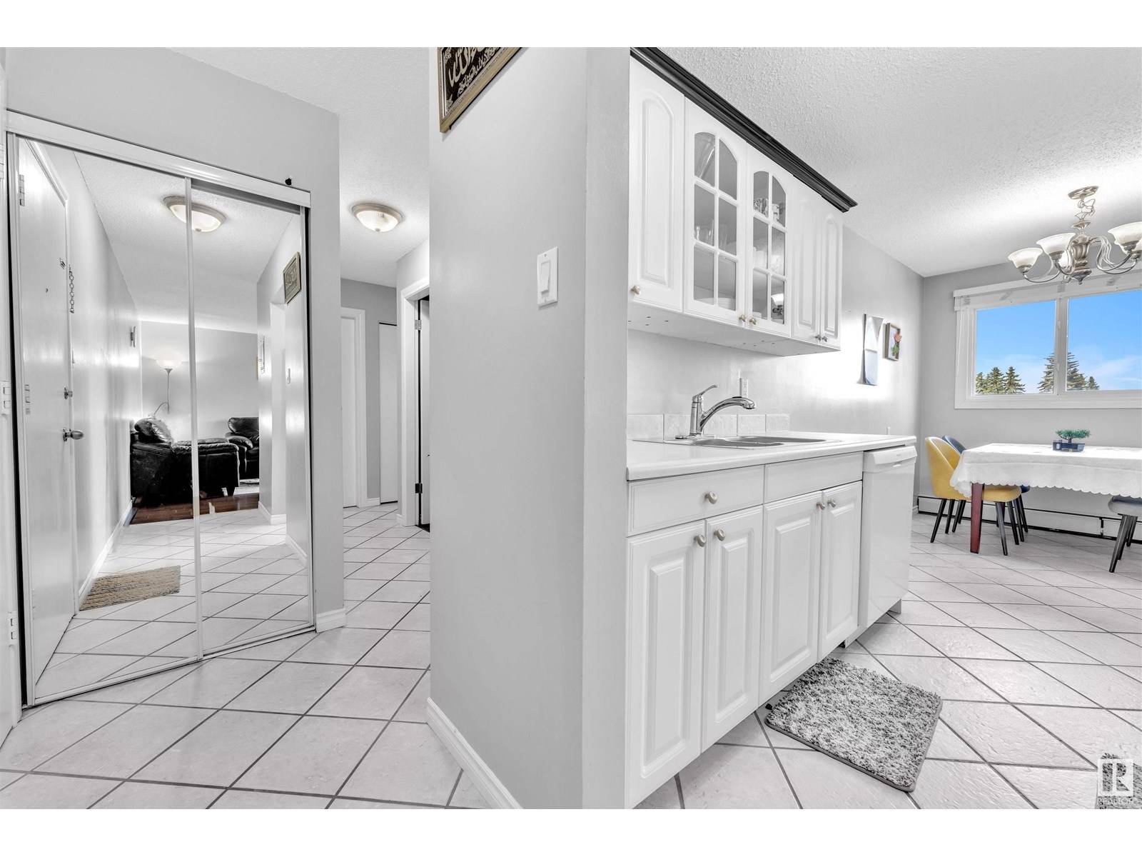 Edmonton, AB T6J2N7,#301 3835 107 ST NW