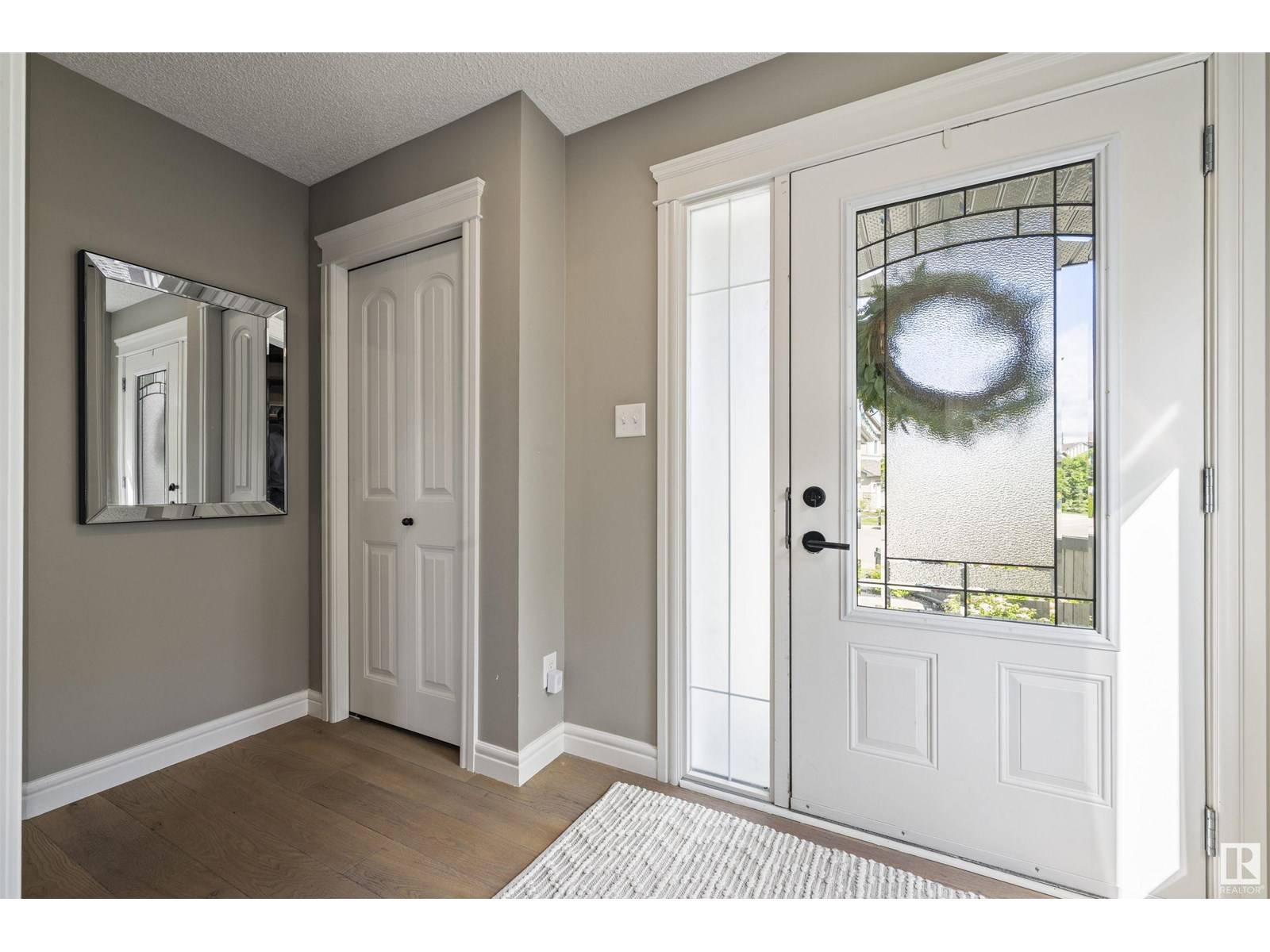 Edmonton, AB T6W2E3,17437 5A AV SW