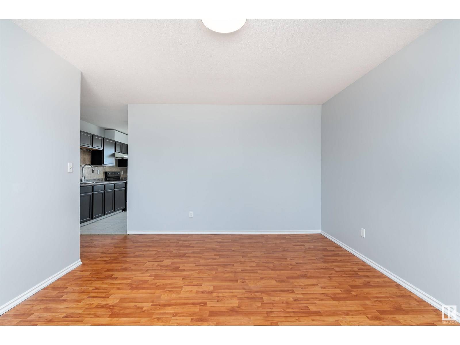 Edmonton, AB T5X3G3,9915 170 AV NW