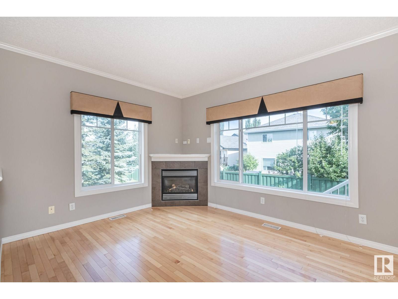 Edmonton, AB T6R3N7,#23 2508 HANNA CR NW