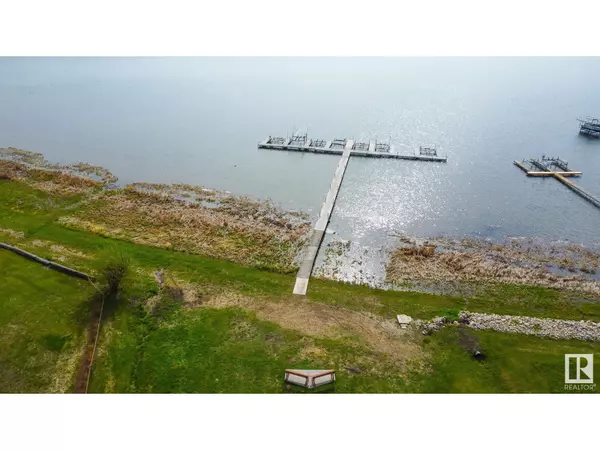 Rural Lac Ste. Anne County, AB T0A0E0,305 3 ST